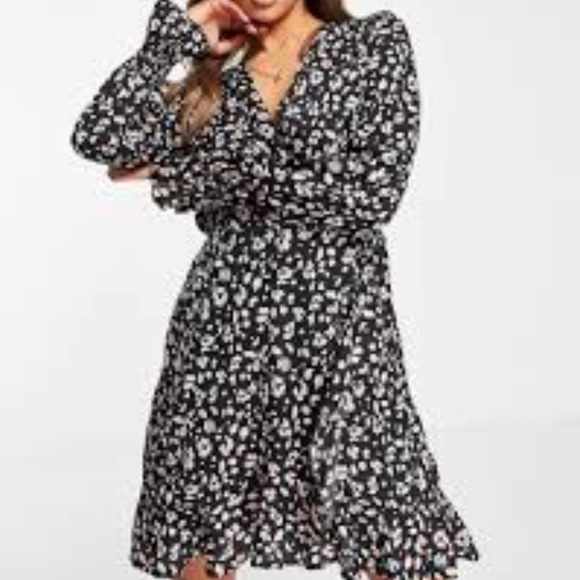 Zara Black and white floral ruffle mini dress. - Picture 1 of 9